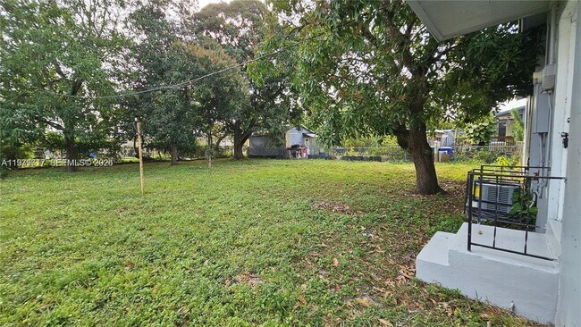 Building Photo - 374 NW 31st Ave