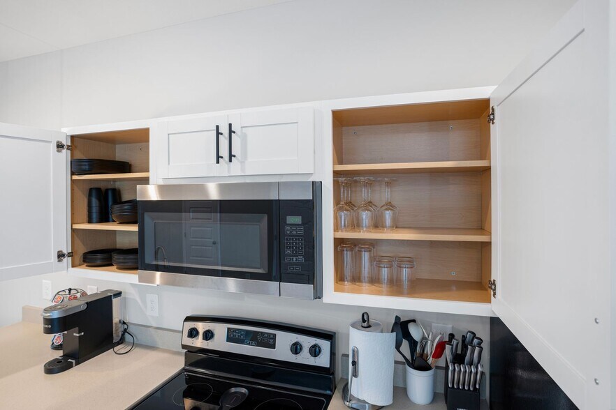 Building Photo - 156 Excell Rd