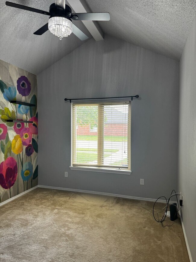 Building Photo - Stunning 3 Bed, 2 Bath Home in Sunridge Subdivision