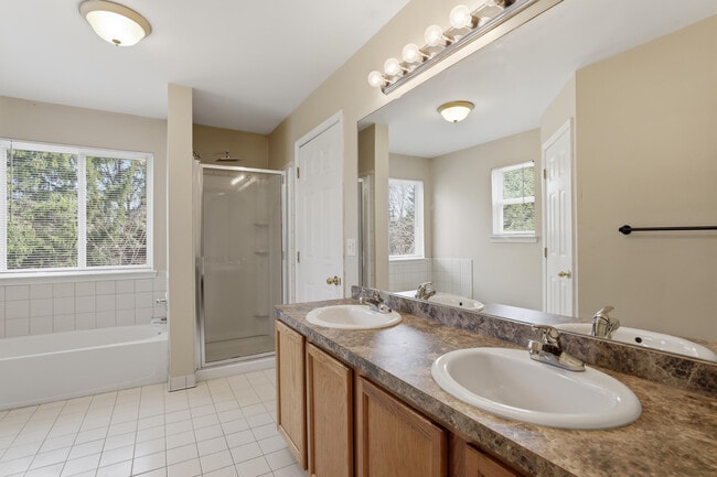 Building Photo - 35900 Abbey Dr