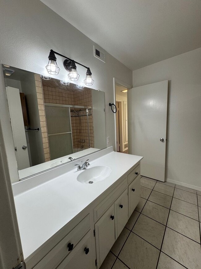 Building Photo - Orchard Lane Condo for Rent near the 101 F...