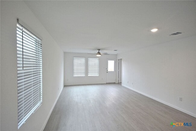 Building Photo - 3748 Axis Hl St