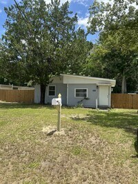 Building Photo - 3827 Eve Dr W