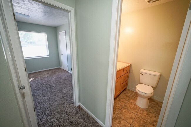 Building Photo - 2304 Hartsfield Ct