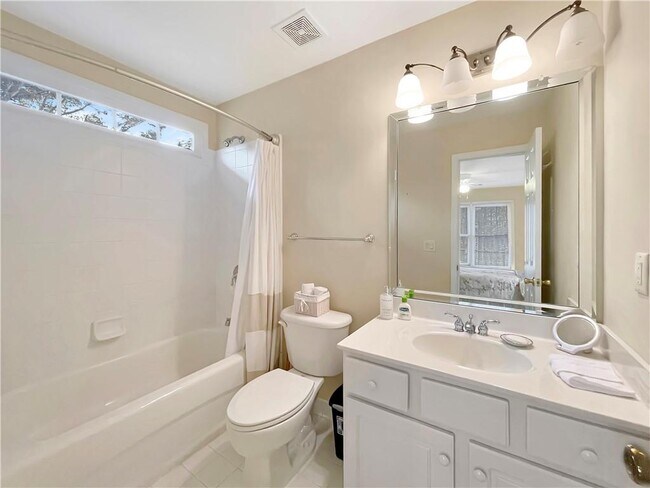 Building Photo - 1911 Berkshire Eve Dr