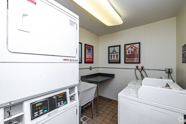 Laundry Facilities - Candlelite Apartments