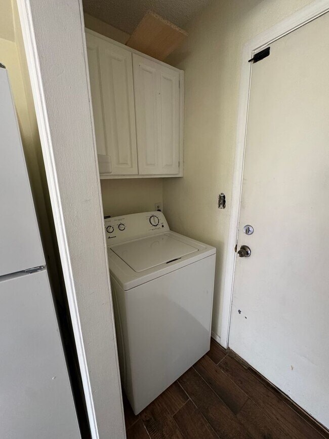 Building Photo - 3 Bedroom 2 Bath Beautiful home $ 1,750