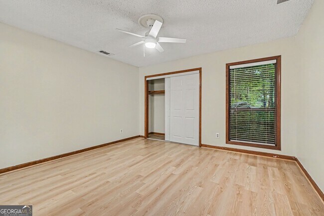 Building Photo - 500 Hickory Hills Trail