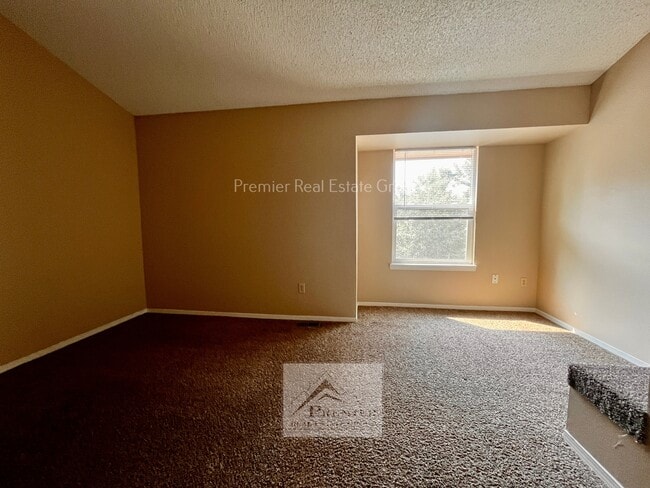 Building Photo - 4320 Hunting Meadows Cir
