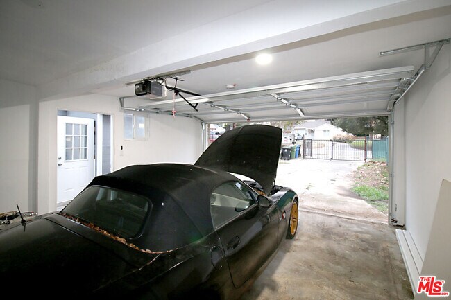 Building Photo - 9717 Tujunga Canyon Blvd