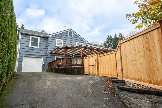Building Photo - 4Bd/2.5Ba Seattle House