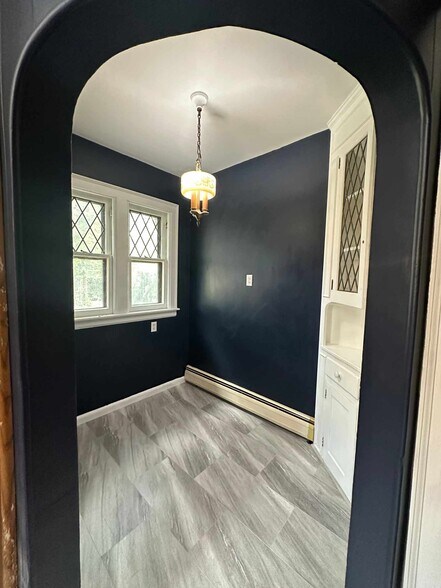 Building Photo - 15466 Artesian St