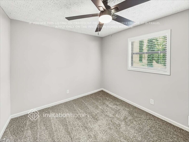 Building Photo - 1023 Lakewood Dr