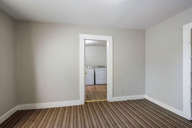 Building Photo - 184 Dahlia Ave NW