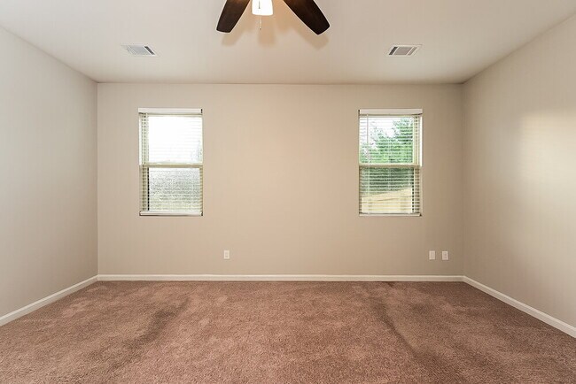 Building Photo - 700 Feldwood Ln