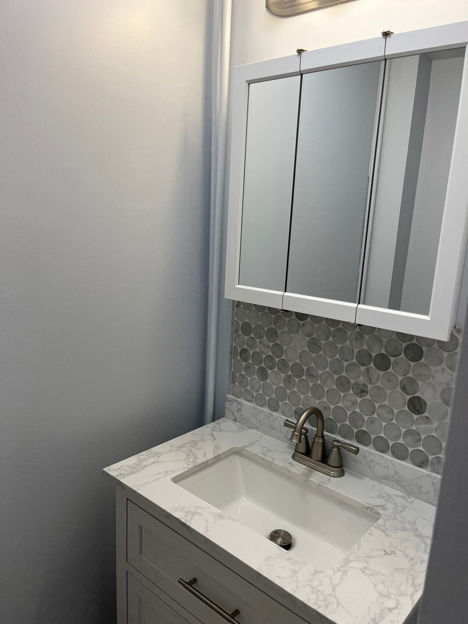 bathroom - 69 Calumet St