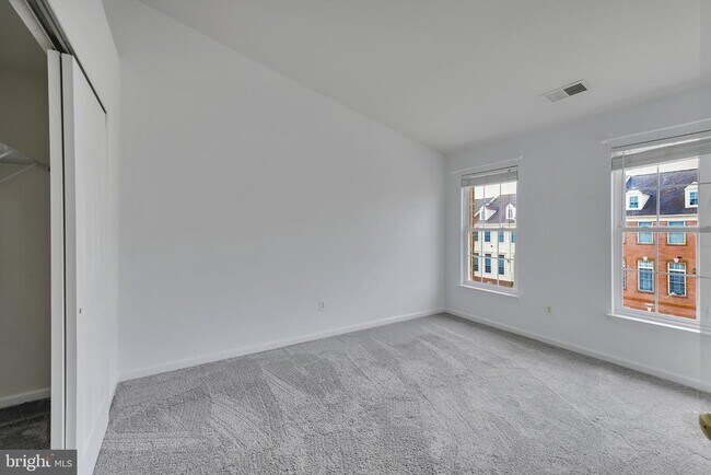 Building Photo - 42704 Sandman Terrace