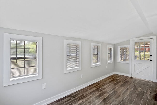 Building Photo - 8170 Huntington Dr