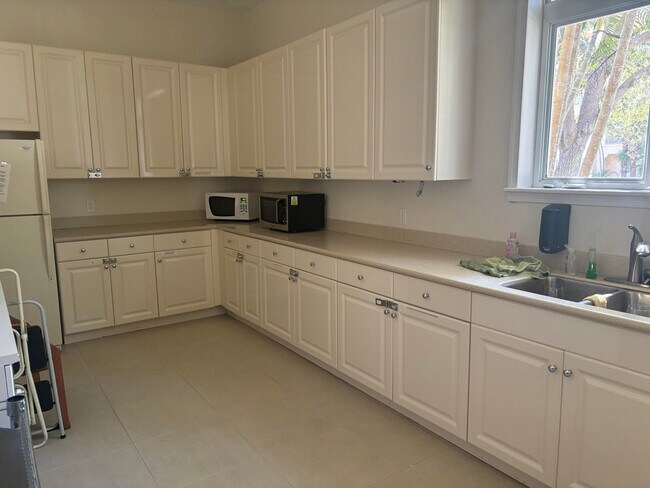 Building Photo - 10 Harbour Isle Dr E