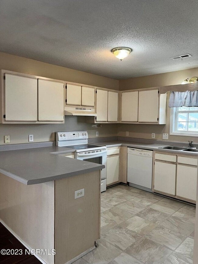 Building Photo - Welcome to Charlton Road!