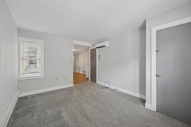 Building Photo - 117 E Miner St