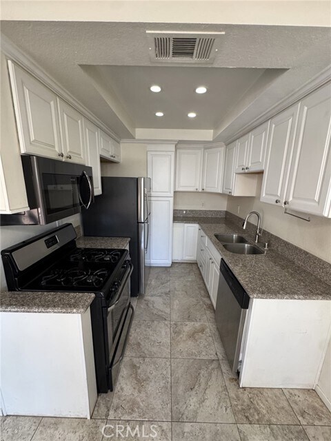 Building Photo - 16748 Cedarwood Cir