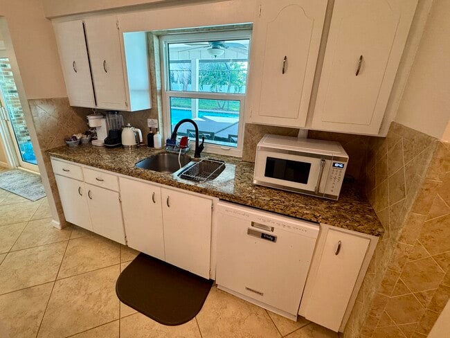 Building Photo - 302 SE Lancaster Ave