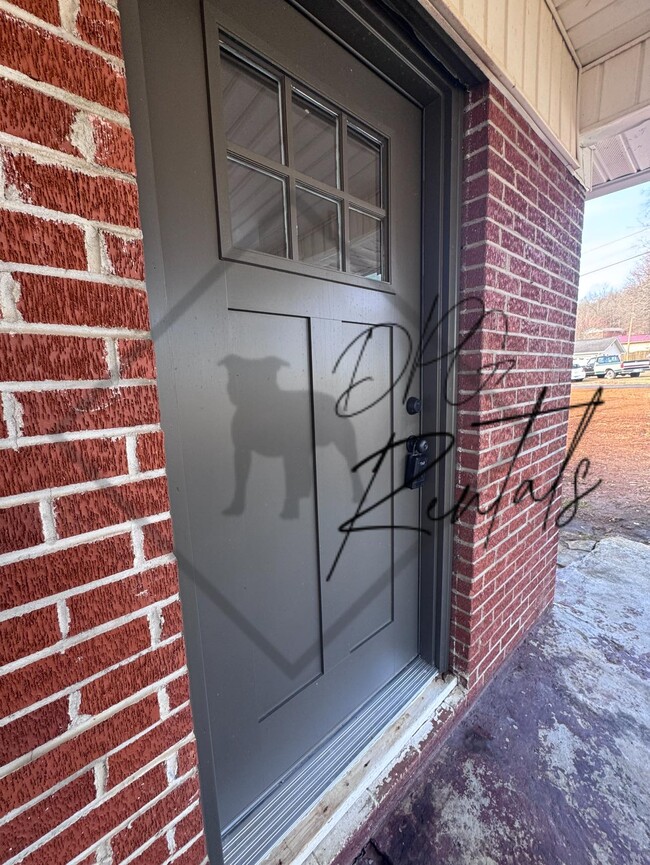 Building Photo - 135 Rhea Dr