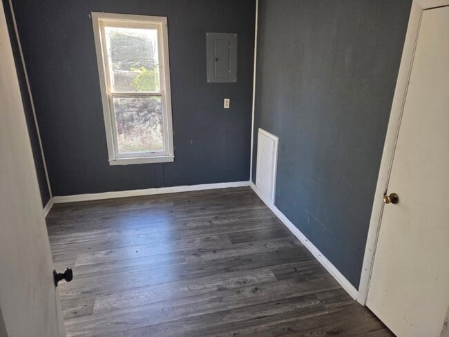 Building Photo - 1224 Delaware