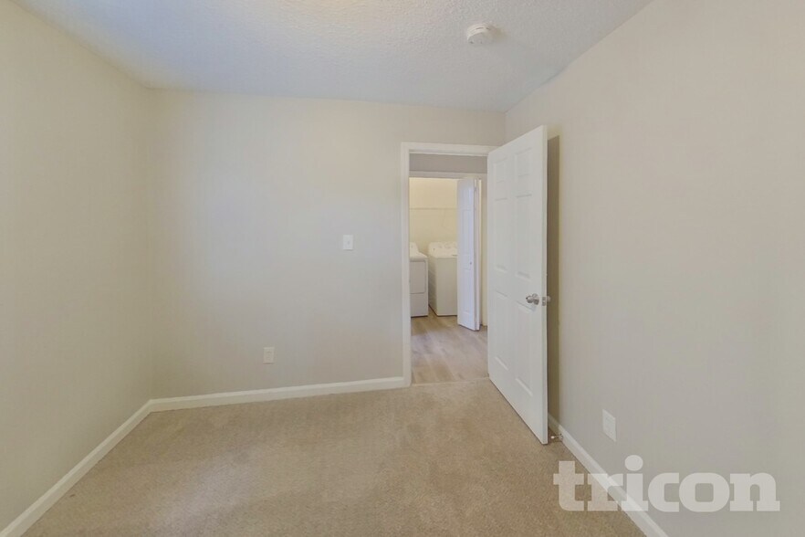Building Photo - 909 Dogwood Ln
