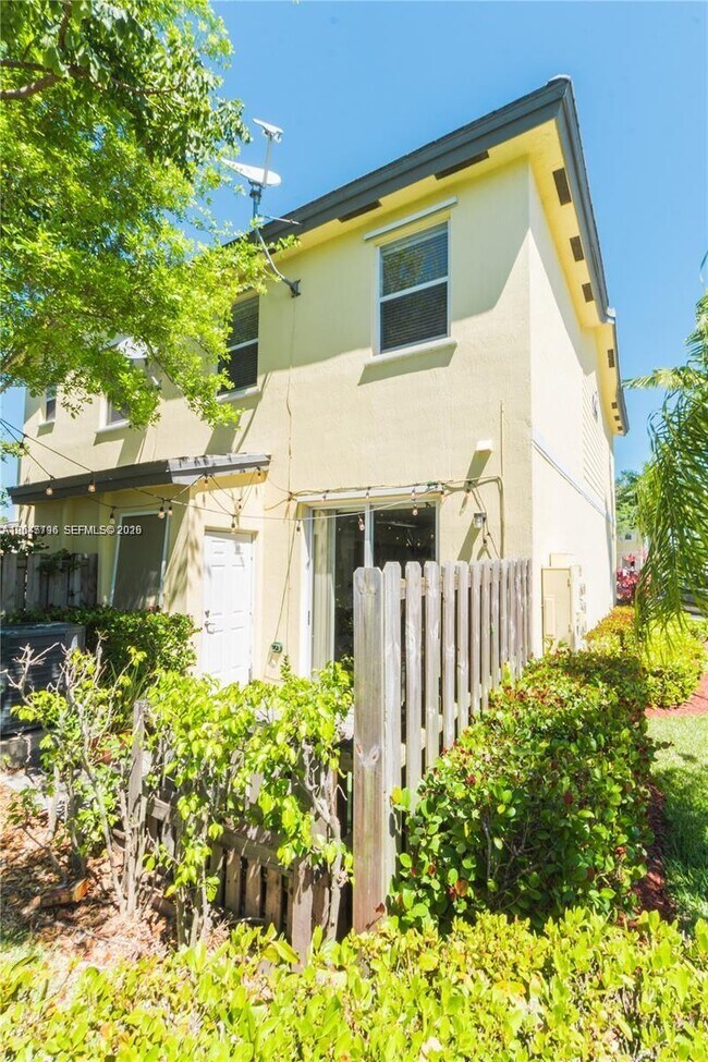 Building Photo - 3065 SE 1st Dr