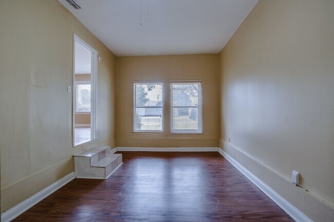 Building Photo - Pre Leasing for fall 2026! 3/1 in Tech Terrace