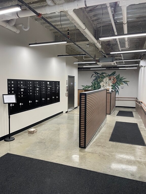 Building Photo - 400 W Broadway