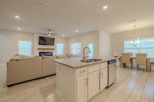 Building Photo - 36085 Trinity Glade Rd