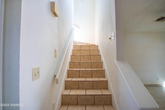 Building Photo - 1302 S Triviz Dr