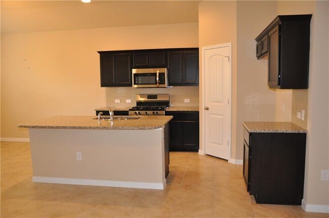 Building Photo - 6521 Loretta White Ln