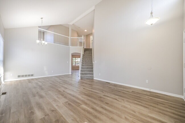 Building Photo - 5991 S Rock Creek Dr