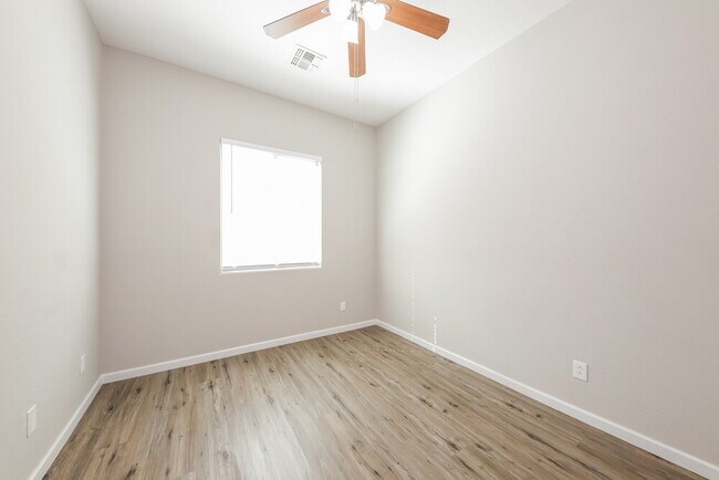 Building Photo - 10416 W Carlota Ln