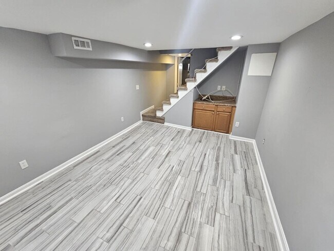 Building Photo - 3 Bedroom 2 bathroom Townhouse in Pigtown