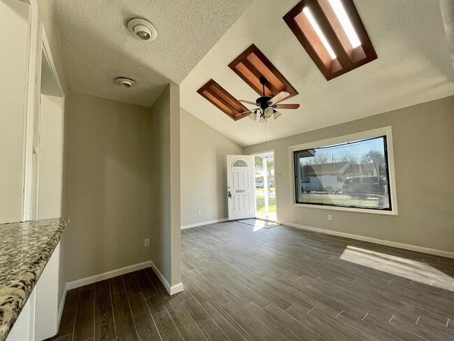 Primary Photo - 1009 Longley St