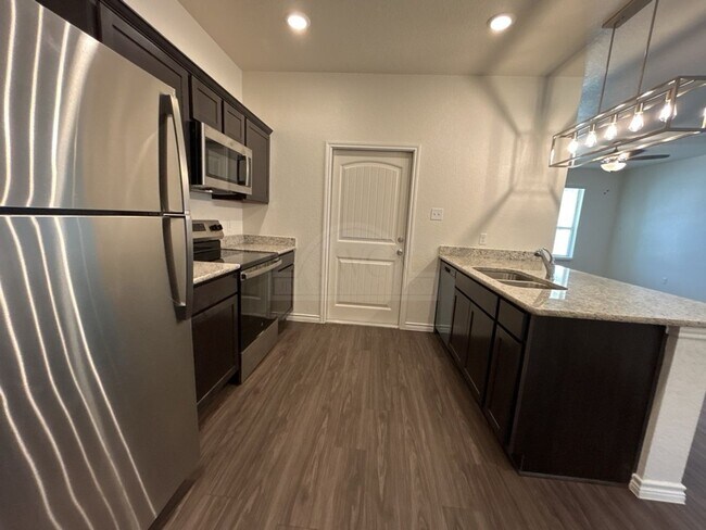 Building Photo - 5112 Rose Gdn Lp