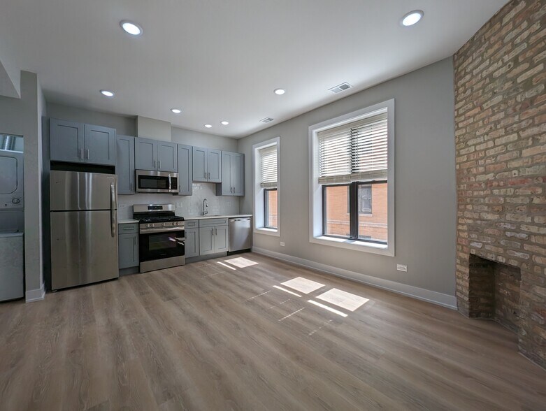 Building Photo - 423 W Belden Ave