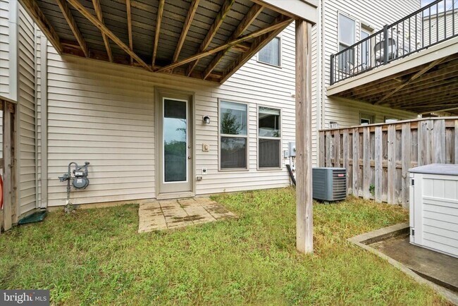 Building Photo - 42424 Dogwood Glen Square