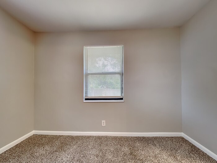 Building Photo - 2511 Green Oak Dr
