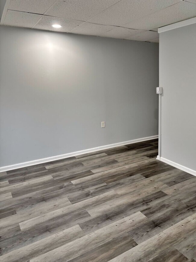 Building Photo - 552 N 10th St