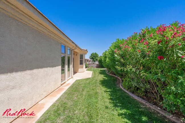 Building Photo - Comfortable 3-bedroom Home. Small Dog Frie...