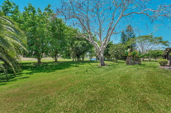 Building Photo - 1550 SE Dewberry Ct