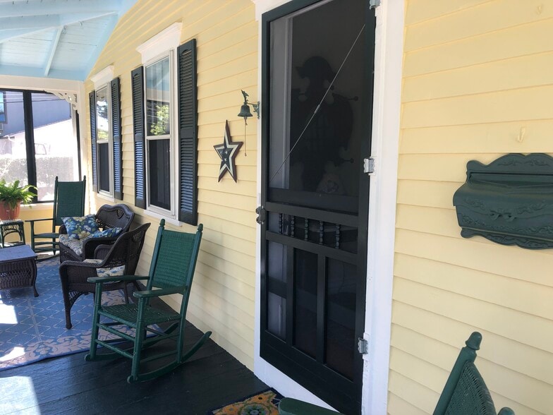 Building Photo - 79 Caswell St