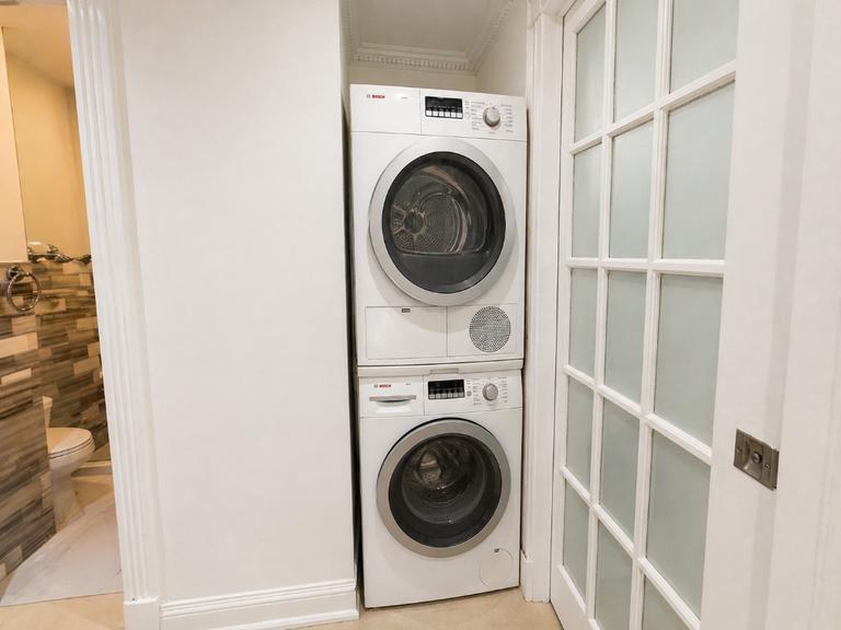 Building Photo - 345 W 53rd St