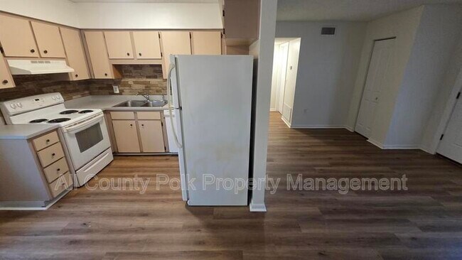 Building Photo - 915 Ariana St